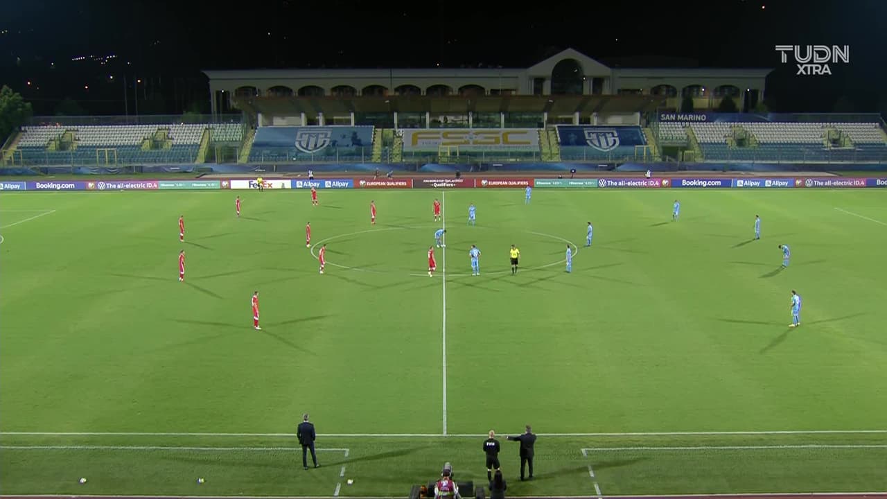 Arranca el partido y la pelota está en juego.