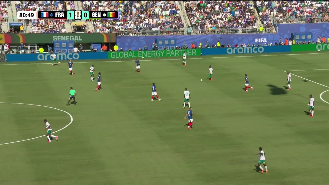¡GOL!  anota para Francia. Bradley Barcola