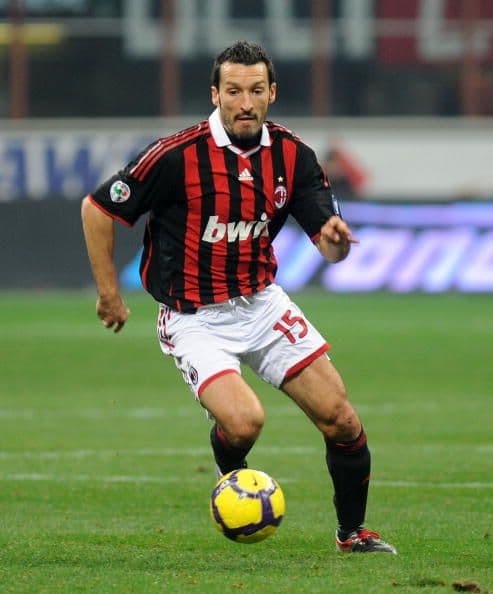 Otro caso de un italiano es el de Gianluca Zambrotta. El defensor azurri se hizo cargo del equipo FC Chiasso de Suiza, con el objetivo de que no perdieran la categoría. Zambrotta nombró a un jugador como uno de sus auxiliares.