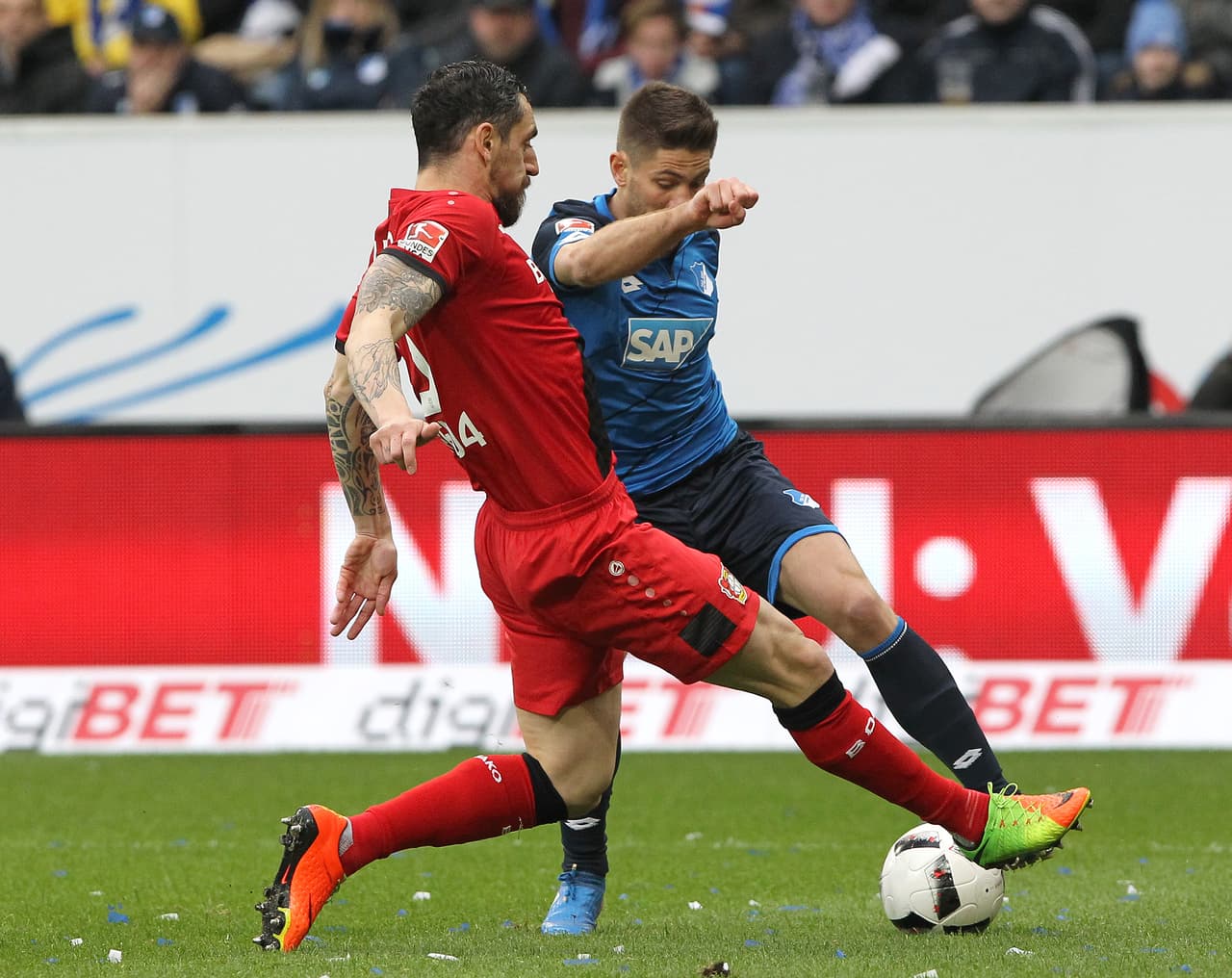La defensa de las 'aspirinas' fue hermética durante el primer tiempo y así se fueron sin goles al descanso.