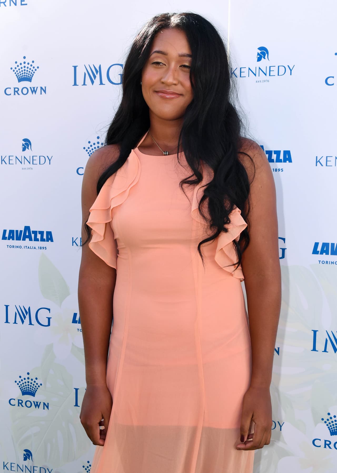 La jugadora japonesa Naomi Osaka, una de las promesas del tenis femenino, presentó su imagen de gala para el evento.