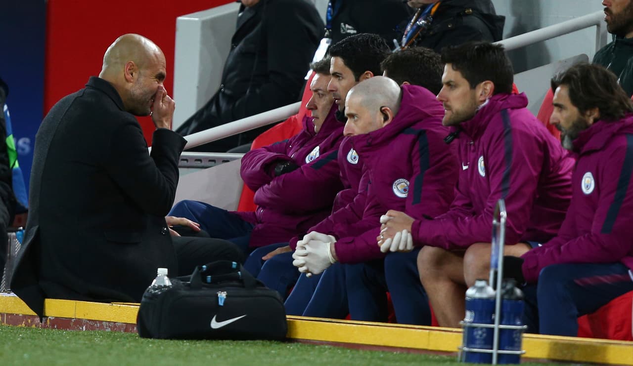 Para el segundo tiempo, el equipo dirigido por Josep Guardiola buscó diferentes alternativas e incluso al minuto 12 del complemento entró Raheem Sterling por Ilkay Guendogan.