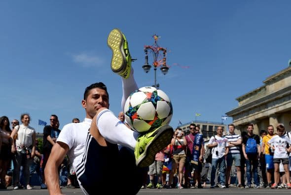 Todo listo en el Olympiastadion donde Juventus y Barcelona se enfrentarán.