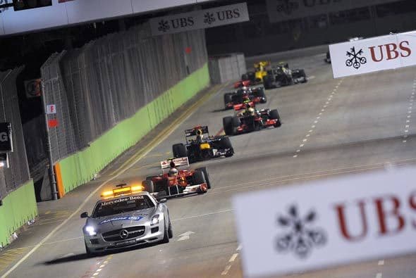 El 'auto de seguridad' tuvo dos salidas a pista, pero su presencia no perjudicó a Alonso.