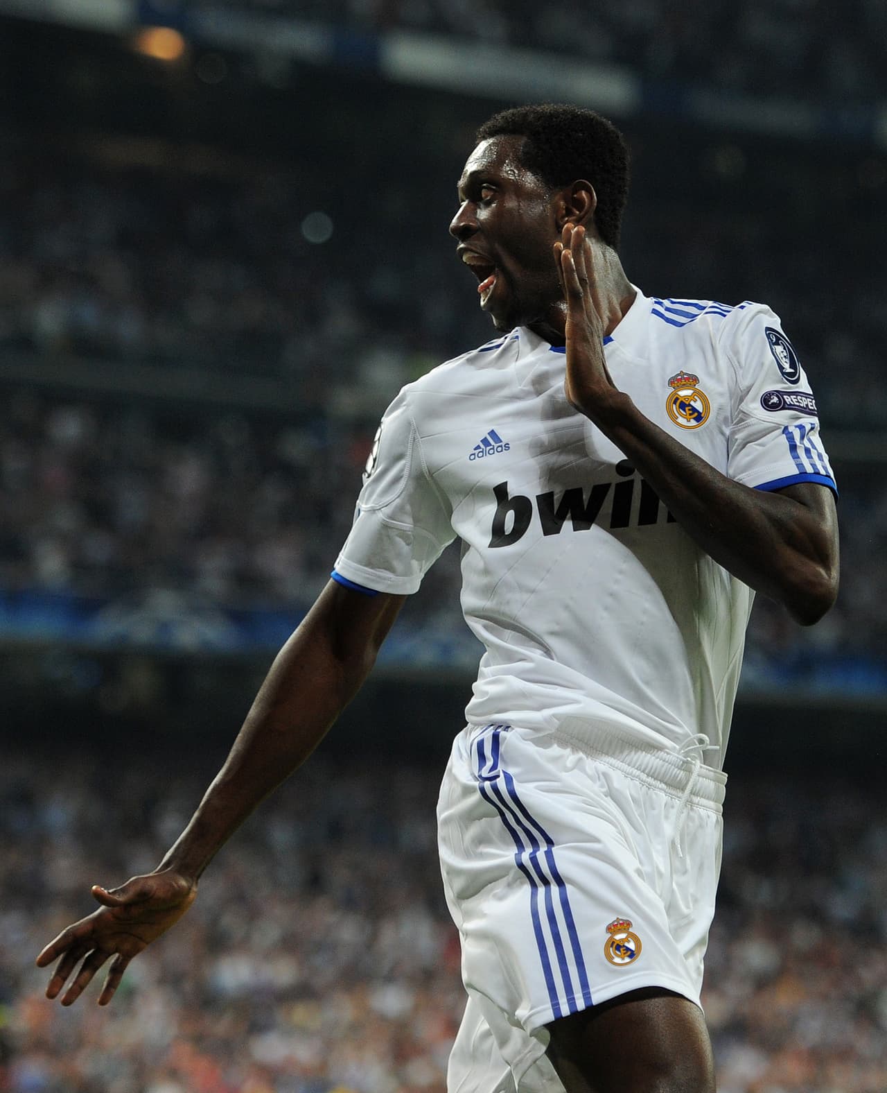 Cuando estuvo en el Madrid, 
<b>Emanuel Adebayor marcó 8 goles, un menos que Benzema, </b>pero se fue al no hacer efectiva la opción de su préstamo al Manchester City.