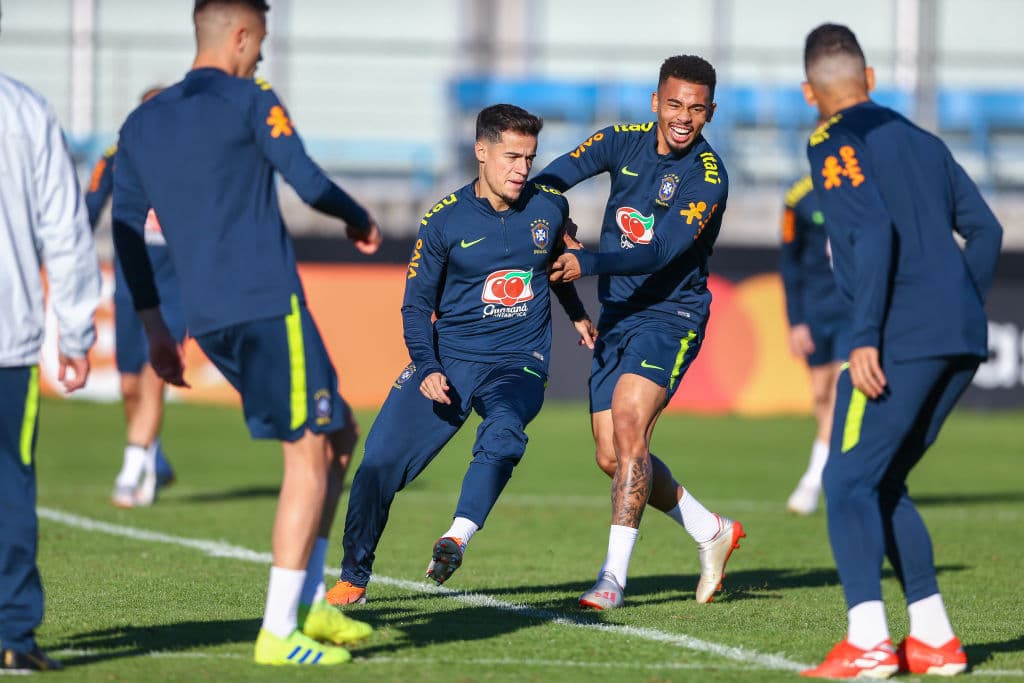 Brasil, además de la obligación como país sede, y todos su blasones, tiene la urgencia de recuperar el prestigio en la contienda continental, luego de que ganaran en 2007 la Copa América por última vez; en 2011 y en 2015, sucumbieron en la etapa de Cuartos de Final, ni más ni menos que, con Paraguay, el rival en turno este jueves. En 2016 la Canarinha ni siquiera pasó de la fase de grupos. Con esto en mente, el equipo plagado de estrellas, dirigido por Tite, cerró con fuerza su práctica final antes de volver a verse las caras con su modesto pero incómodo rival y vecino geográfico.