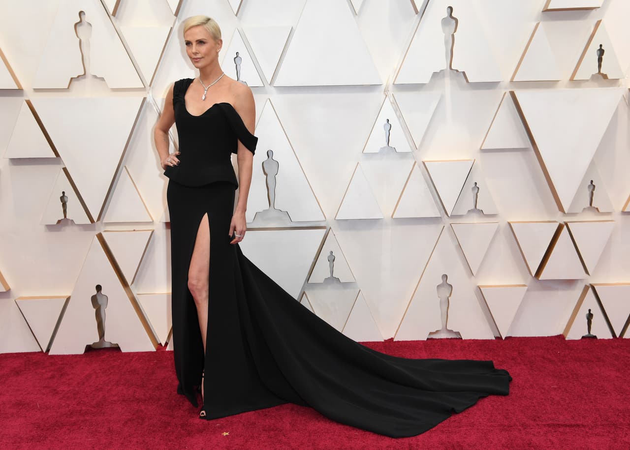 Aunque ha tenido más de dos parejas sentimentales, nunca se ha casado; tiene dos hijos adoptivos.