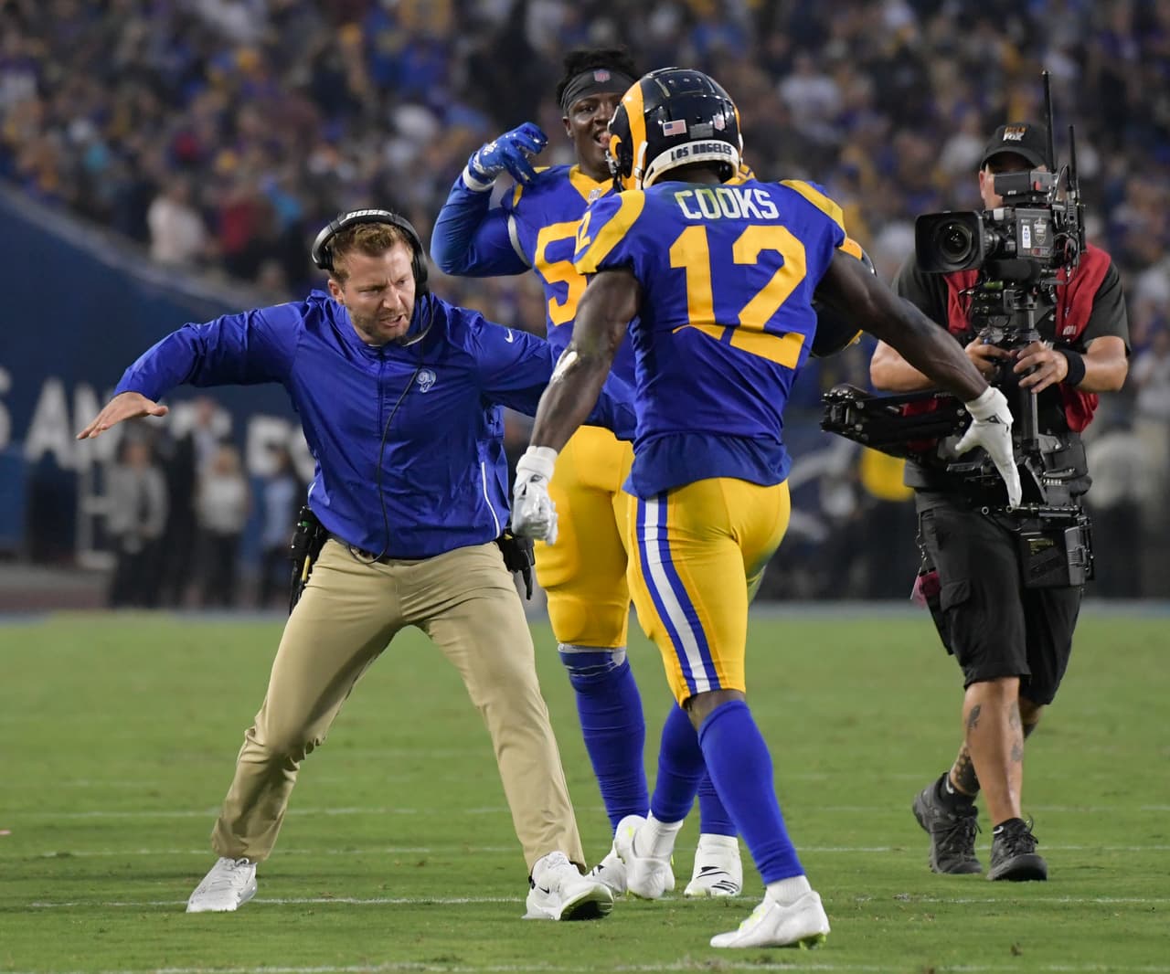 Antes e llegar al medio tiempo, Goff mandó un pase de touchdown de 47 yardas a Brandin Cooks para ampliar la ventaja a 28-17. Bailey acercó a los Vikings con un gol de campo a 28-20.