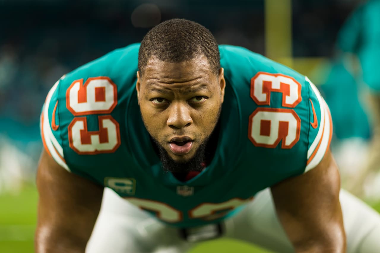 Los Angeles Rams contrata al DT Ndamukong Suh