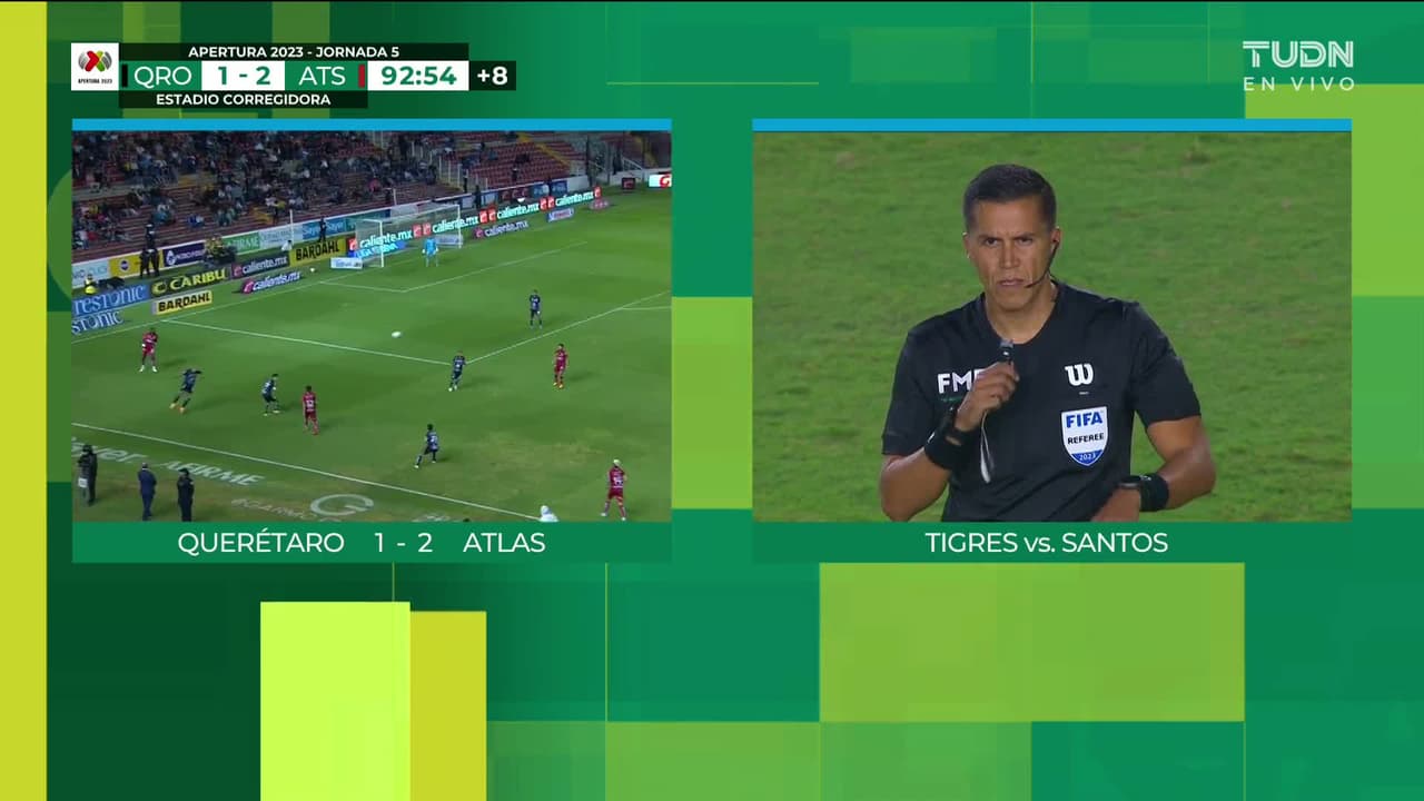 Arranca el partido y la pelota está en juego.