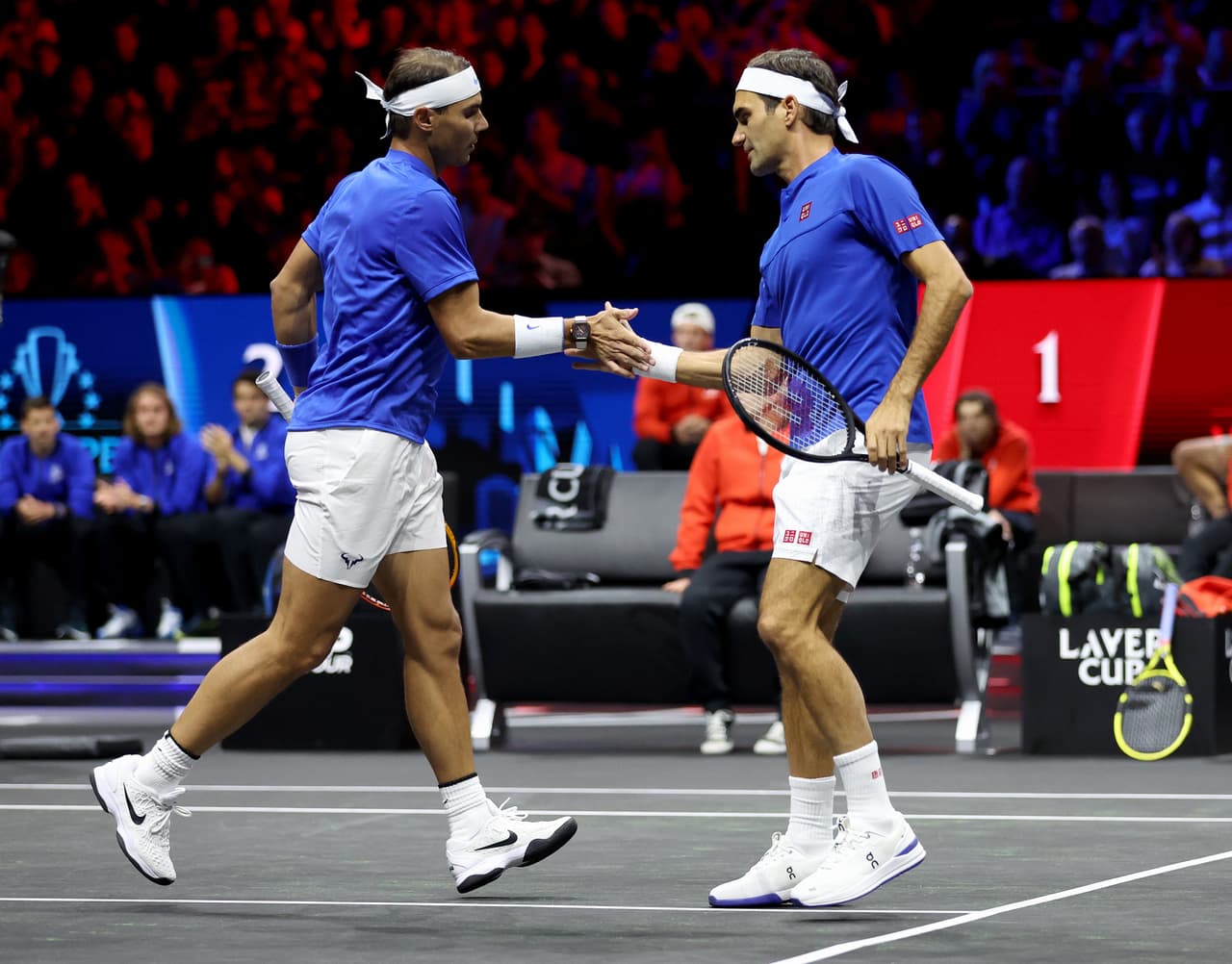 El tenista suizo dijo adiós al tenis tras disputar su último partido profesional en el marco de la Laver Cup 2022 en un día para la historia del deporte.