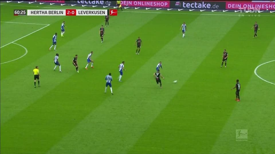 Tiro desviado de Kai Havertz