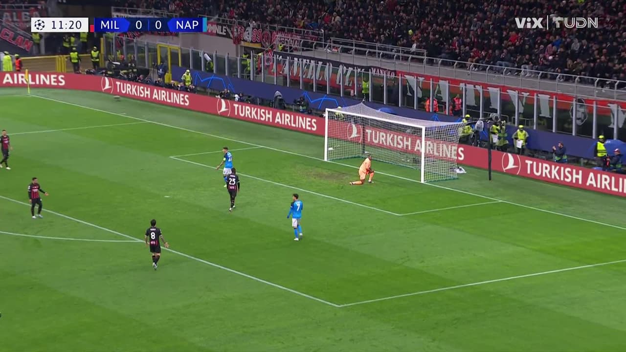 ¡TIRO ATAJADO! disparo por Piotr Zielinski.