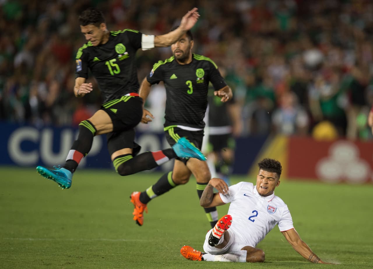 DeAndre Yedlin realizó un gran trabajo desde su entrada, todo la banda derecha fue de él desde su ingreso, un jugador que en el futuro dará mucho más. Calificación 9.