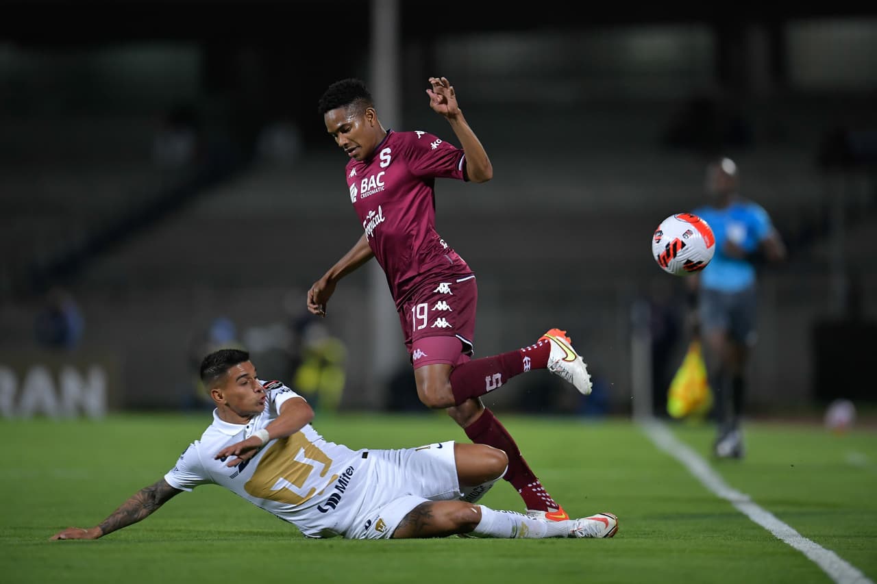 De la mano de Juan Dinenno, Pumas golea 4-1 al Saprissa, cierran la serie y aseguran su boleto a los cuartos de final de la Concacaf Liga de Campeones.