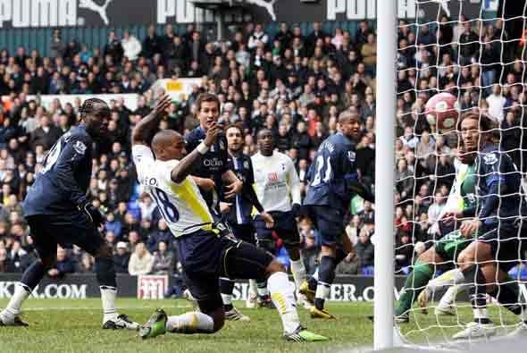 Tottenham le ganó 3-1 al Blackburn. Este fue el gol de Jermain Defoe.