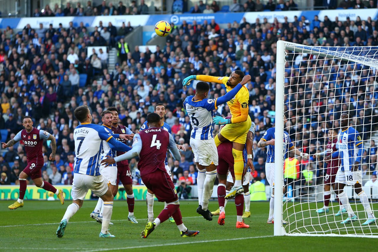 El argentino Alejandro Garnacho marcó el gol del triunfo para Manchester United en su visita al Fulham; Unai Emery suma victorias al frente del Aston Villa ante el Brighton.