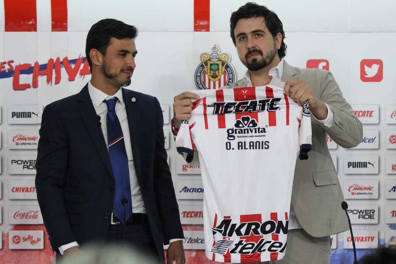 Oswaldo Alanís fue presentado de manera oficial como refuerzo de Chivas de Guadalajara, club al que regresa tras una travesía de año y medio en Europa para el Apertura 2019.
