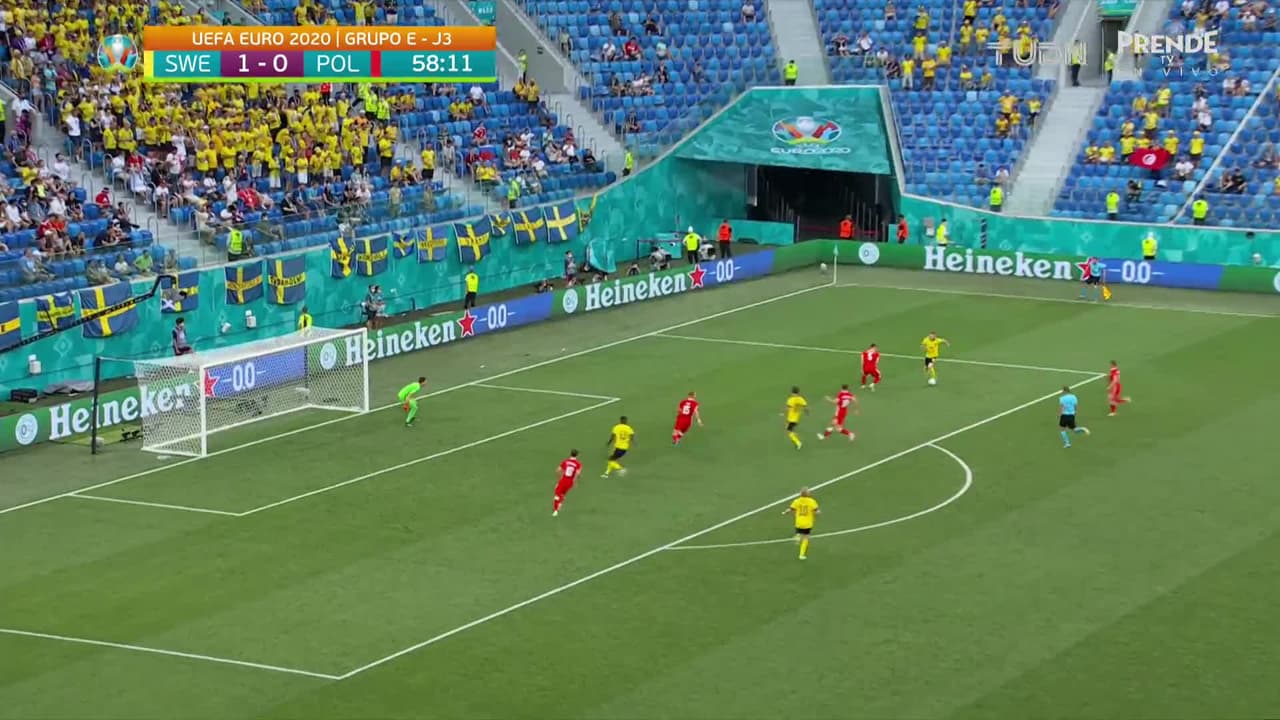 ¡GOL!  anota para Suecia. Emil Forsberg