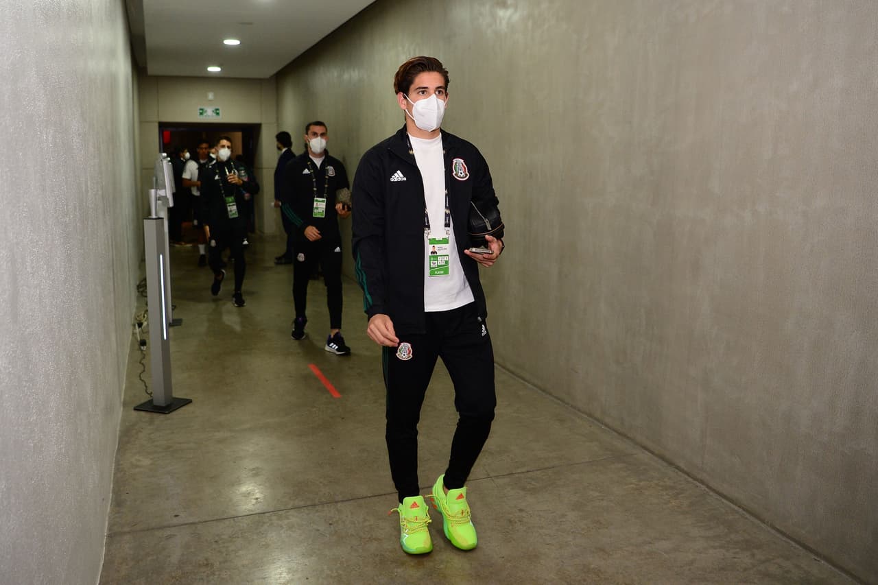 Santi Muñoz llega a Inglaterra para reportar con Newcastle Sub-23