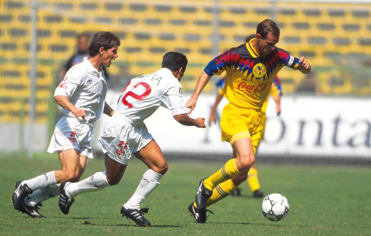 La delantera tenía a Roberto Zague como uno de los artilleros finalizadores de este equipo, cuyo funcionamiento era de ensueño.