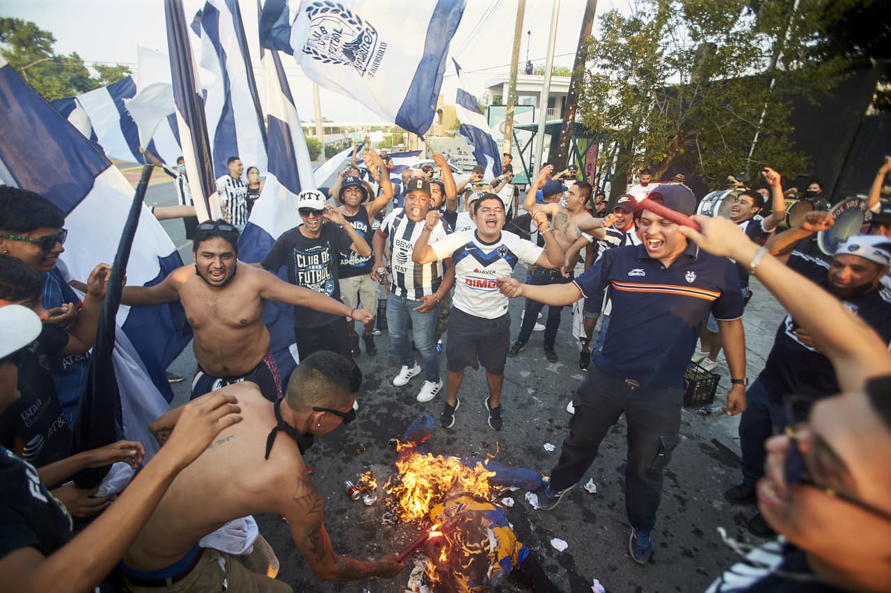 Carnaval y caravanas no faltaron previo al duelo contra los Tigres de la UANL correspondiente al Guard1anes 2020.