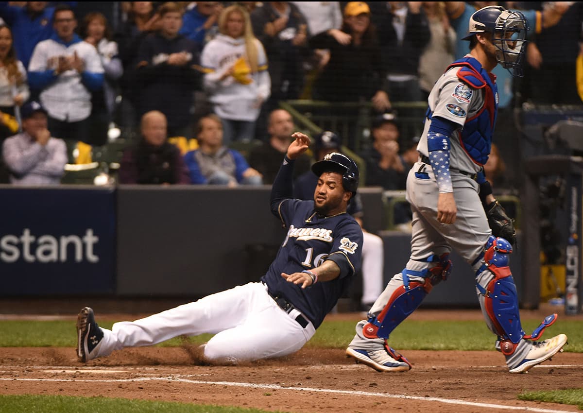 Domingo Santana llegó remolcado al home en la cuarta entrada.