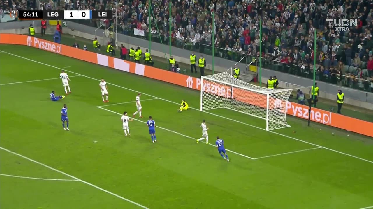 ¡TIRO ATAJADO! disparo por Patson Daka.