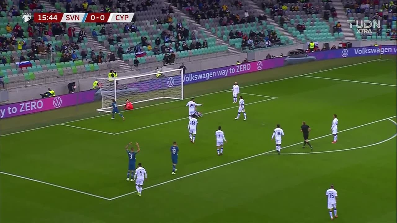 ¡TIRO ATAJADO! disparo por Benjamin Verbic.