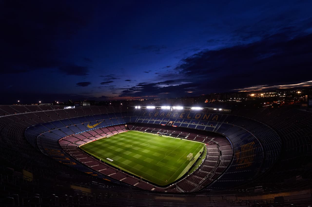 <b>Estadio Camp Nou</b>: se inaugura ele 24 de septiembre de 1957 y tras el crecimiento deportivo del equipo catalán, este inmueble se planteó para considerar a 90 mil aficionados.