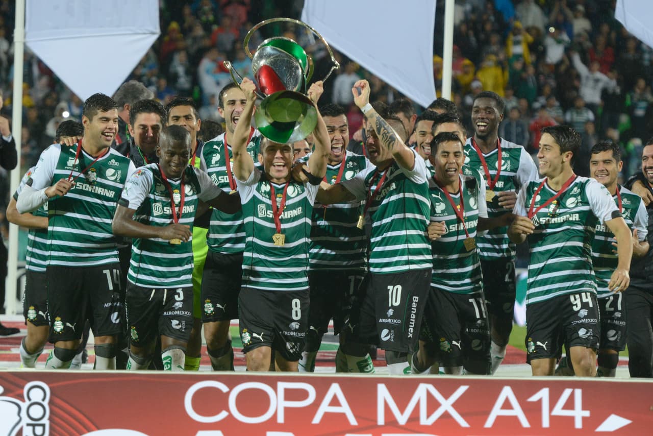 Apertura 2014 - Santos Laguna logró su primer título de Copa al vencer por penales al Puebla.