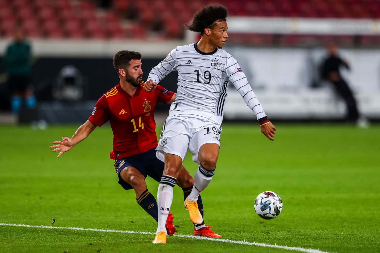 España intenta encontrar el espacio pero aún no lo logra.