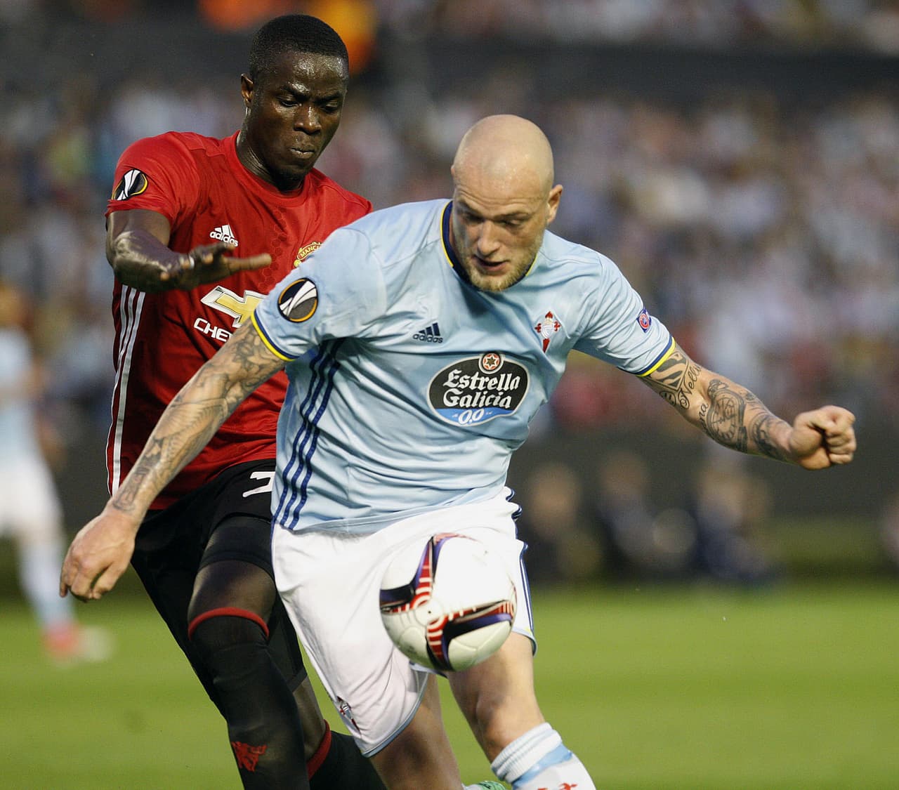 Guidetti, aunque un poco mejor, también estuvo por debajo de su nivel en esta tarde de Europa League. Se dedicó más a hablar que a jugar y por eso se enfrentó con Rashford cuando lo sustituyeron. "Me aseguraré de hacer saber que Manchester es azul", dijo en la previa del partido, por su pasado con los 'citizens'.