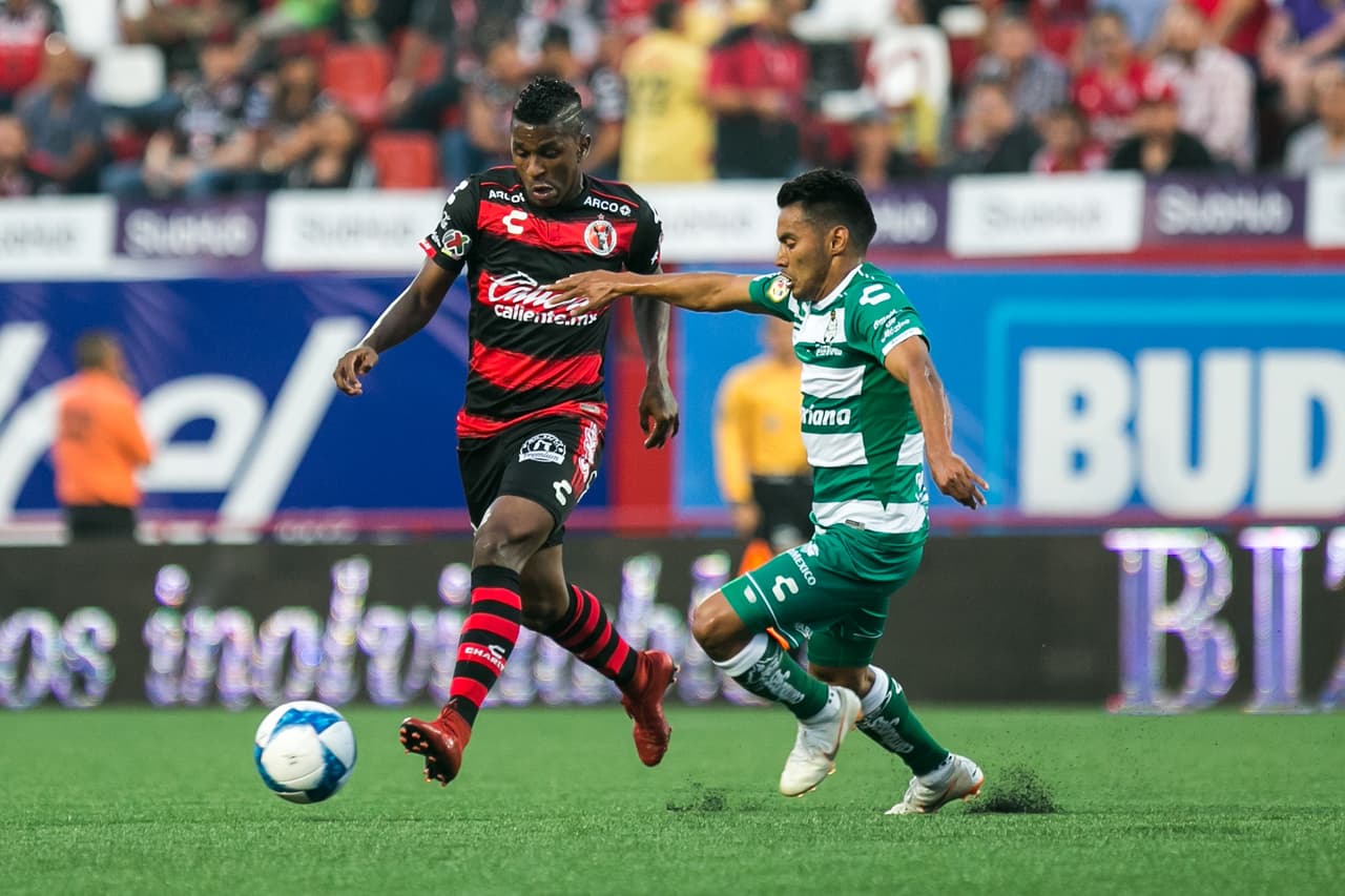 Los Xolos comenzaron a remar contra la corriente para intentar lo antes posible empatar el marcador y no acumular dos decepcionantes actuaciones en casa.