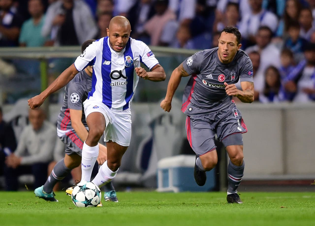 Porto tuvo la iniciativa pero sus ataques no generaron peligro en el área de Besiktas, que cuenta en su nómina con varios veteranos como el portugués Pepe.