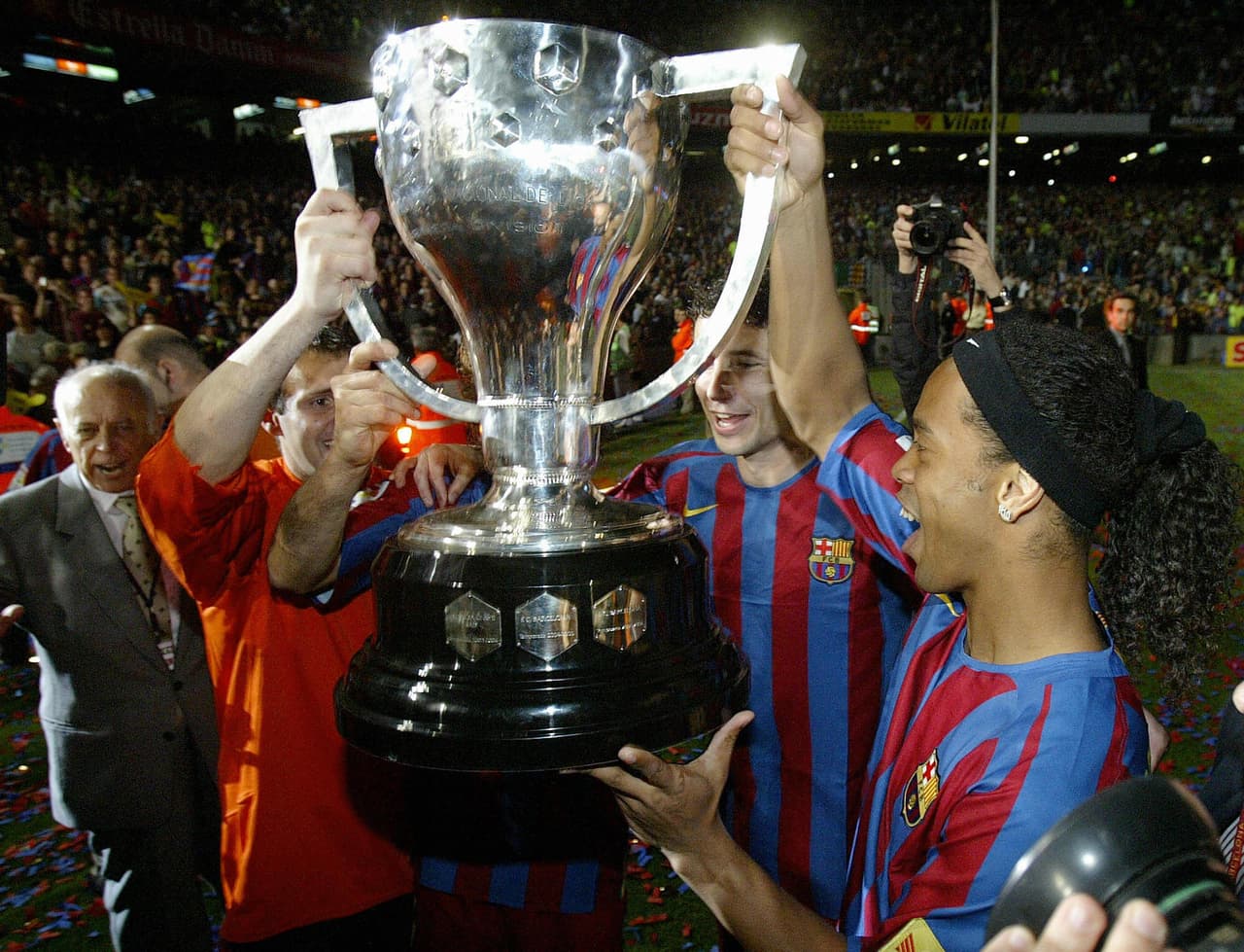 En el 2003, el brasileño partió al Barcelona y allí la sonrisa no paró de brillar. Ganó dos Ligas de España: 2004/2005 y 2005/2006.