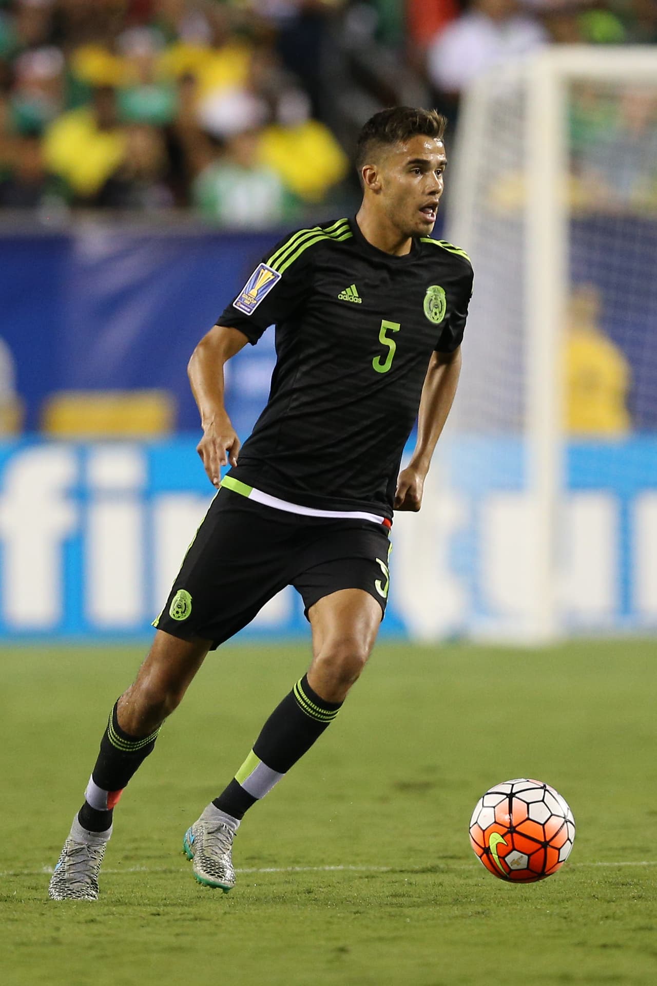 Diego Reyes es un joven que sabe defender y en su nueva etapa con la Real Sociedad Ferretti desea conformar una zaga equilibrada que permita un balance entre velocidad y experiencia por lo que Reyes puede cumplir en el primer aspecto. Foto Getty