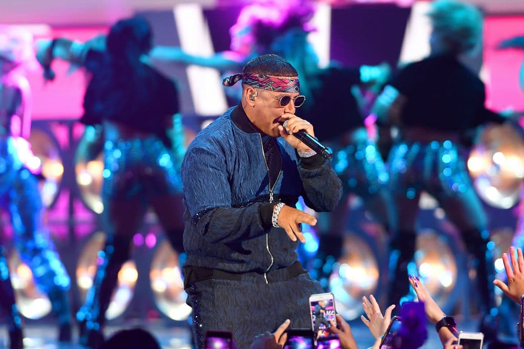 Las sesiones fueron conducidas por la artista colombiana Farina.
<br>