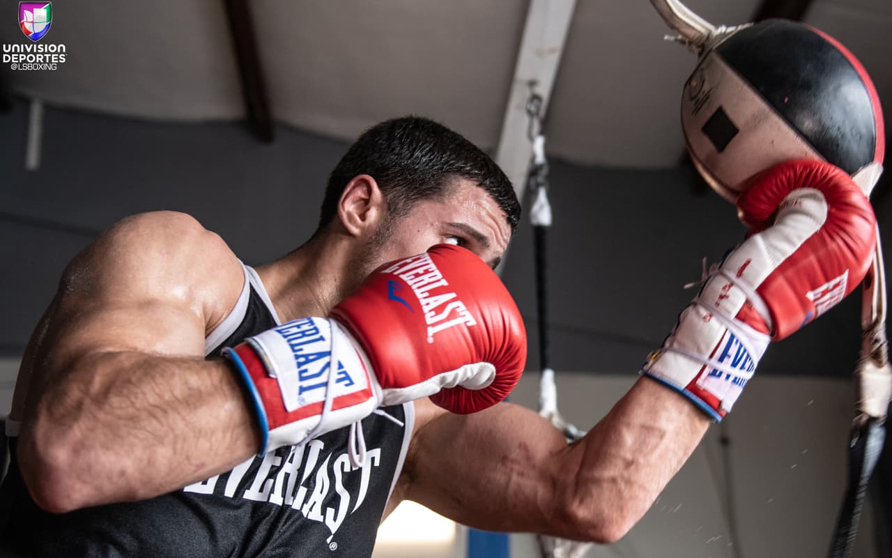 El prospecto de Puerto Rico, Jean Carlos 'Chapito' Rivera (15-0, 10 KO's), se enfrentará a Jason 'El Alacrancito' Sánchez (12-0, 6 KO's) de Nuevo México por la corona mundial juvenil vancante de la OMB en el Hotel El Panamá en la Ciudad de Panamá el próximo 31 de octubre.