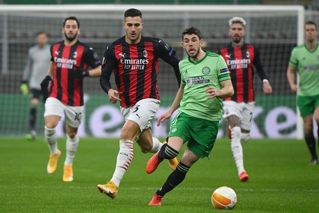 Lluvia de goles cayó en San Siro, donde el Milan se lleva la victoria 4-2 ante el Celtics en la UEFA Europa League. Tom Rogic abrió el marcador para la escuadra verde y Odsonne Edouard los ponía ya dos tantos arriba, pero la escuadra rossonera despertó y anotó cuatro tantos por parte de Calhanoglu, Castillejos, Hauge y Díaz durante la quinta Jornada.