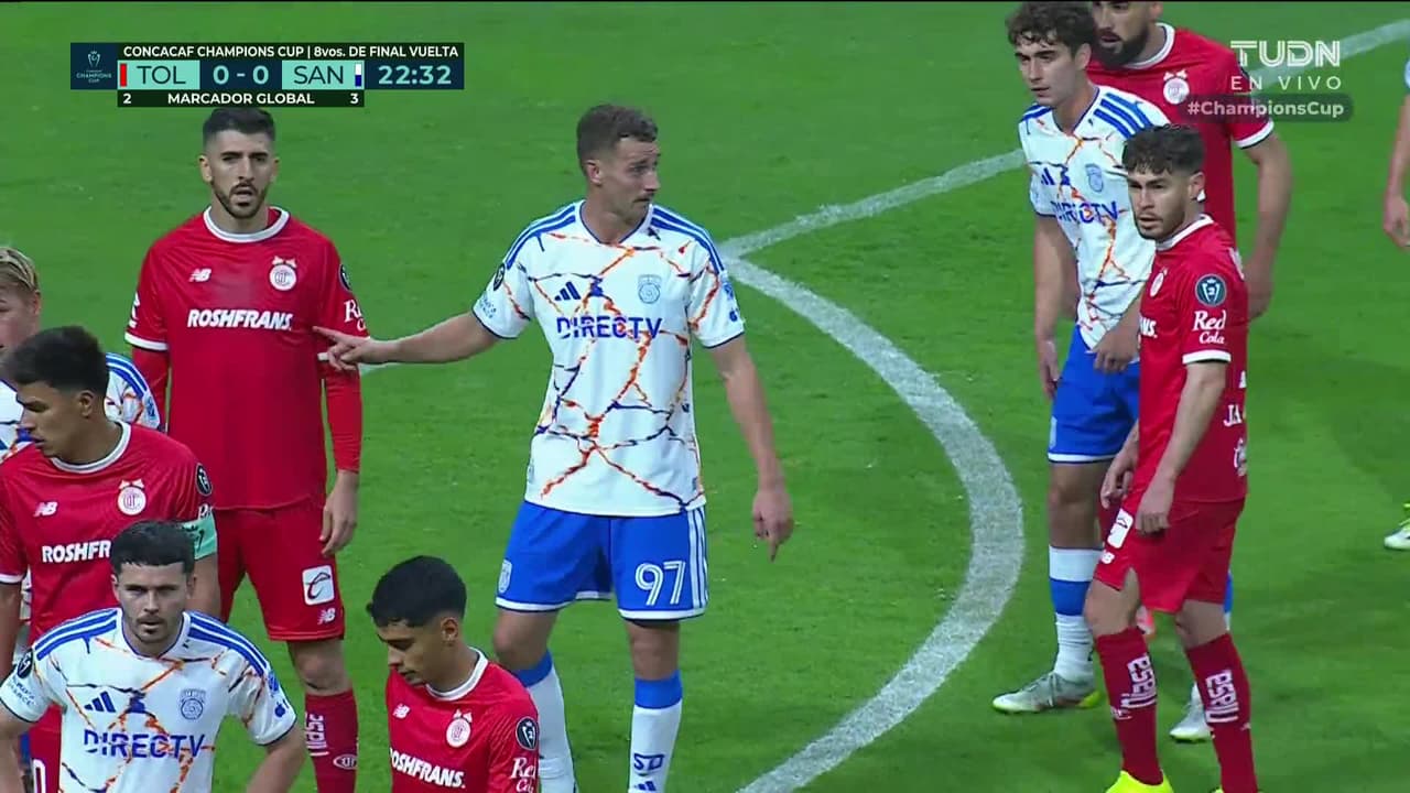 ¡GOL!  anota para Toluca. Bruno Méndez