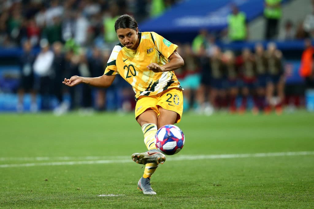La delantera Sam Kerr no pudo cumplir en la definición al fallar su tiro penal para Australia.