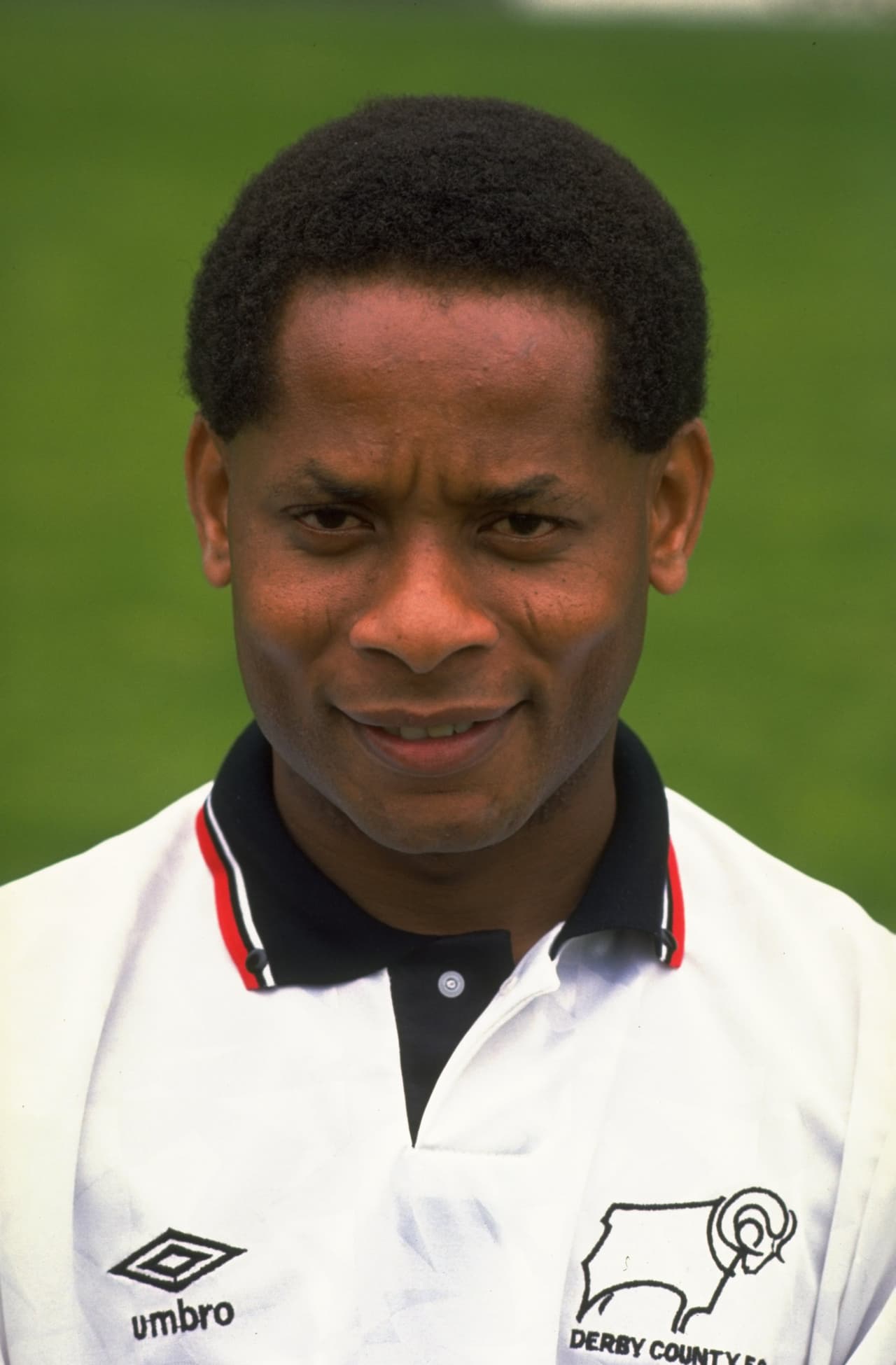 El nigeriano John Chiedozie jugó durante toda su carrera en Inglaterra y al dejar las canchas emprendió con un proyecto de inflables infantiles.