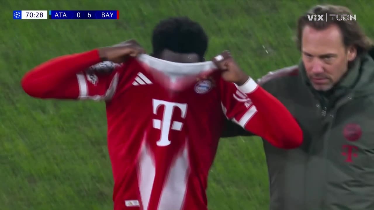 Davies sale entre lágrimas: preocupación en el Bayern tras lesión en Champions