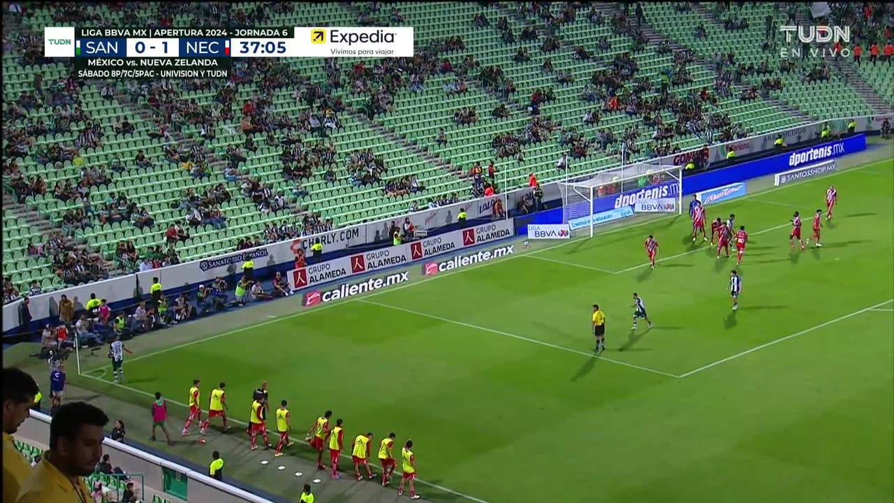 ¡TIRO ATAJADO! disparo por José Paradela.