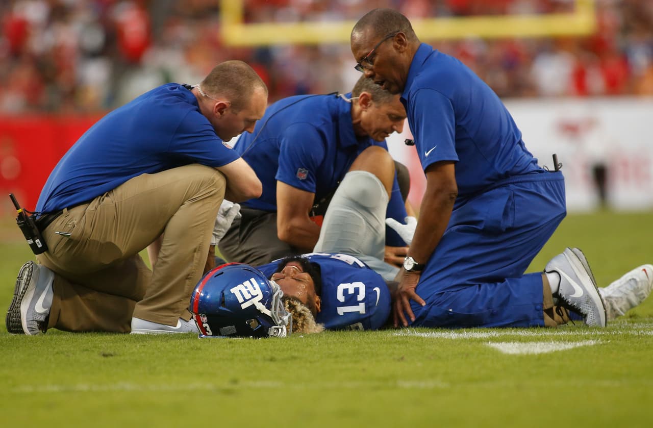 Odell Beckham Jr., jugador de los New York Giants en el 2017, sufrió un duro tecleo que lo dejó fuera toda la temporada; fractura de tobillo.