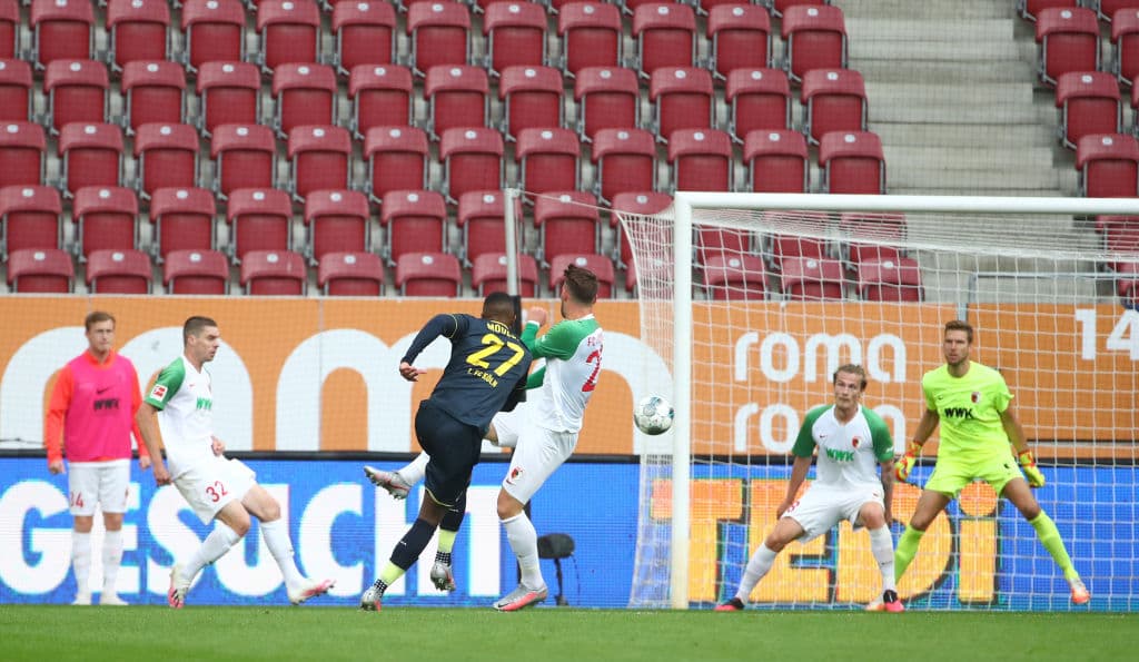 ¡Le pegó con todo! Anthony Modeste marca para el Colonia.