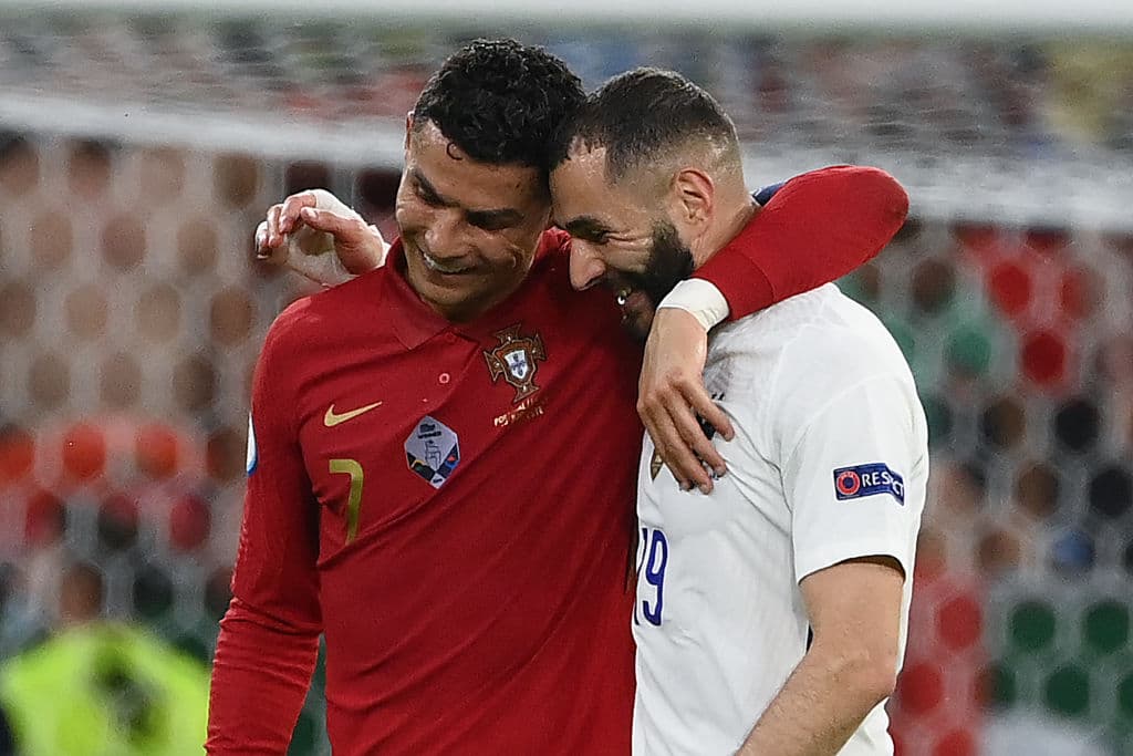 Francia y Portugal se llevan empate 2-2 y ambos consiguen su pase a Octavos en la Euro 2020. Cristiano Ronaldo anotó doblete (31' y 60'), ambos penaltis a favor de los portugueses, mientras que para Francia descontó Karim Benzema al 45+2' y al minuto 47 del encuentro. El 'Bicho' logra 109 anotaciones con selección, único en el mundo.