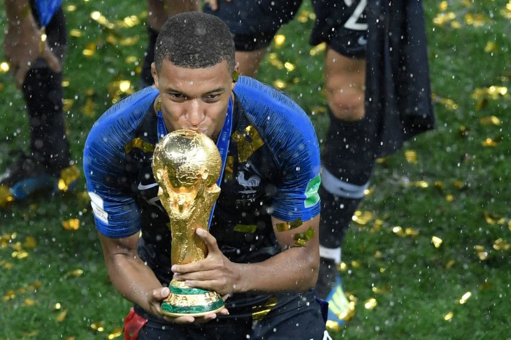 El que envió un mensaje a todos sus pretendientes fue Kyllian Mbappe, que luego del título con Francia dijo que está un "100 por ciento" con París Saint-Germain.