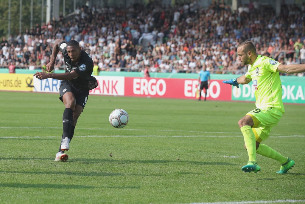 La respuesta ofensiva del equipo, que no contó ni siquiera en la banca con el mexicano Marco Fabián, no fue efectiva.